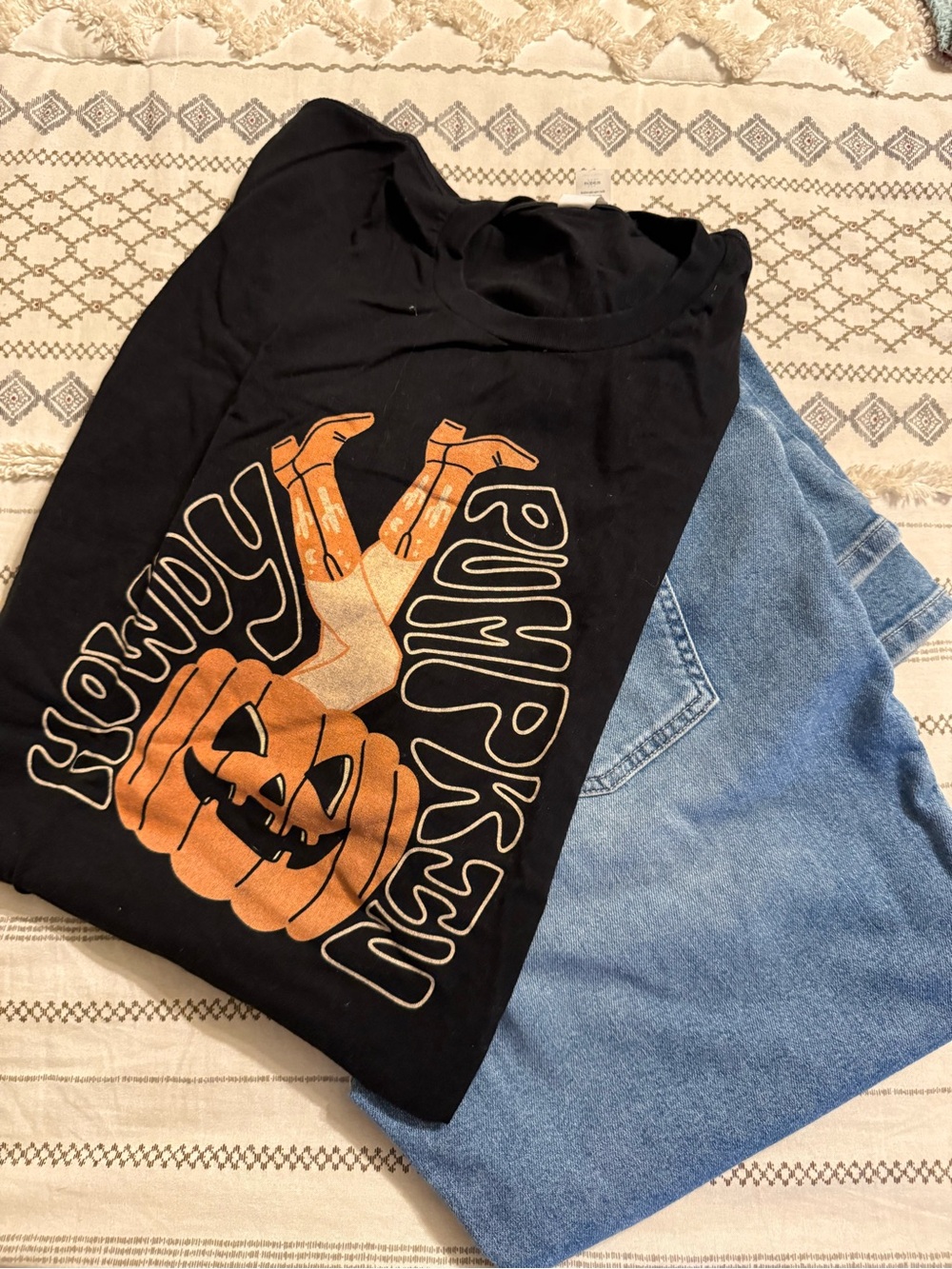 Black Howdy Pumpkin Graphic Tee